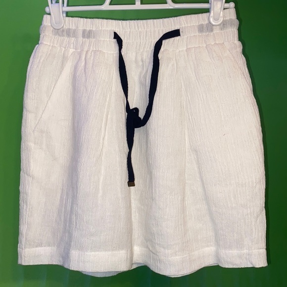 Ladies NEW  kimchi skirts white very classic size small and XS Nwt - Picture 1 of 8